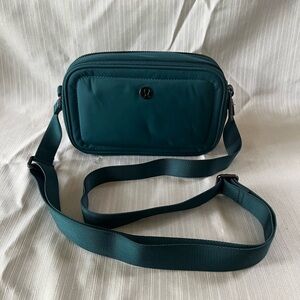 Lululemon crossbody camera bag